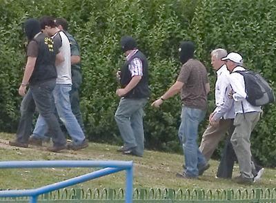 Traslado del etarra Aritz Goikoetxea a Santo Domingo de la Calzada, donde se encontró un  zulo. 