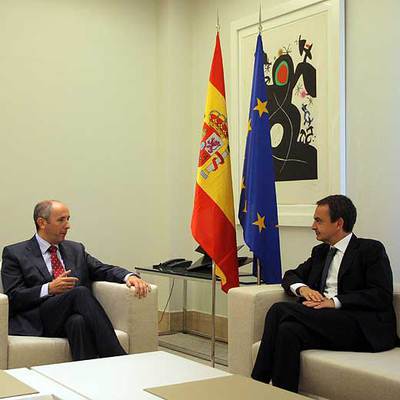 Josu Erkoreka, portavoz del PNV (a la izquierda), durante la reunión con José Luis Rodríguez Zapatero en La Moncloa.