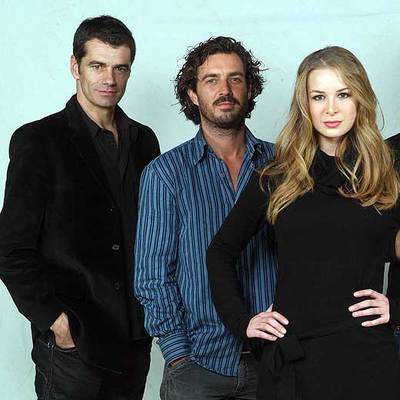 Los actores principales de la serie  700 euros. 