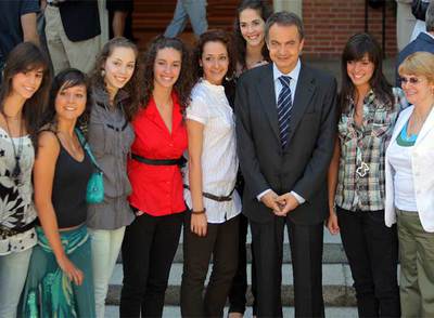 Zapatero pide que se demuestre que España está "en la edad de oro"