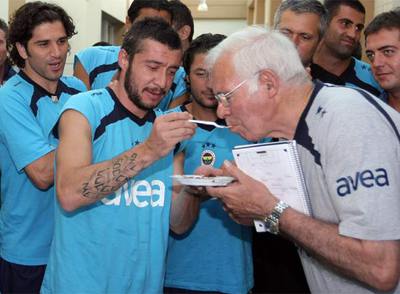 "¿Un poquito de tarta, campeón?"