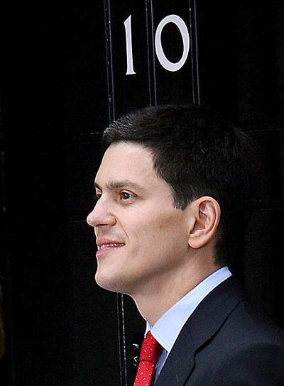 David Miliband, en la puerta del 10 de Downing Street.