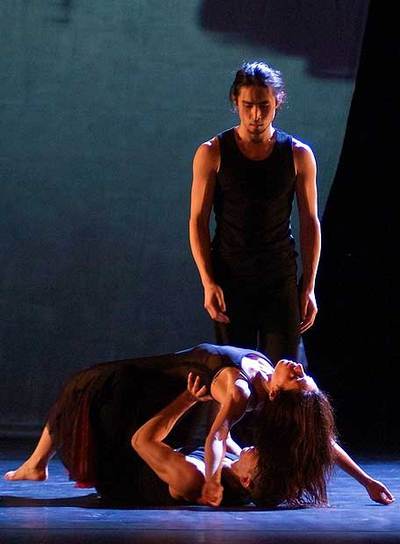 Una escena de  eau,  la coreografía que representará la Compañía de Danza de Carolyn Carlson en la Expo de Zaragoza los próximos días 5, 6 y 7 de agosto. rnFoto: Frederic Iovino