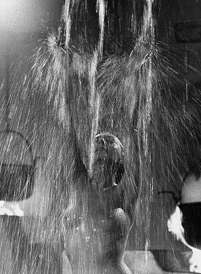 La actriz italiana Maria Rosaria Omaggio, en una secuencia de  La Lozana andaluza  (1976), de Vicente Escrivá.