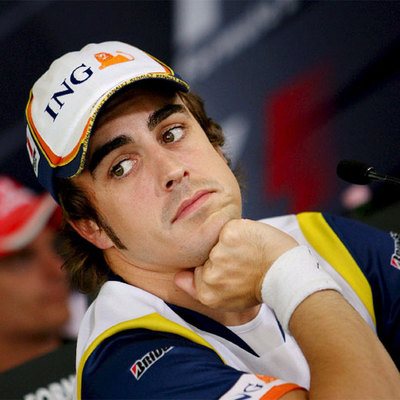 Fernando Alonso, en un descanso en el circuito de Hungaroring.