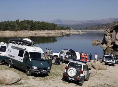 La Guardia Civil rastreó ayer el pantano abulense de El Burguillo, donde desapareció un ciudadano polaco.