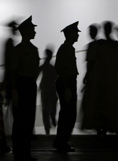 Personal de seguridad de los Juegos Olímpicos durante un ensayo de la ceremonia de inauguración.