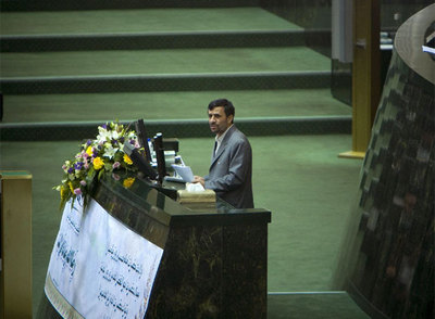 El presidente iraní, Mahmud Ahmadineyad, ayer en Teherán durante un discurso en el Parlamento.