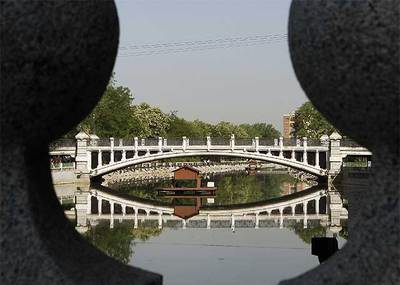 El puente de la Reina Victoria, de estilo modernista, fue edificado a principios del siglo XX.