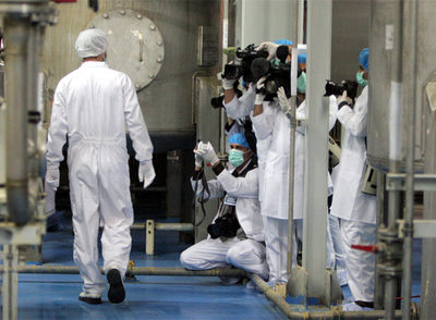 Visita de los medios de comunicación a una planta de enriquecimiento de uranio organizada por el régimen iraní.