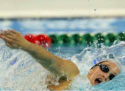 Mireia Belmonte nada  crol  en la prueba de 400 metros estilos.