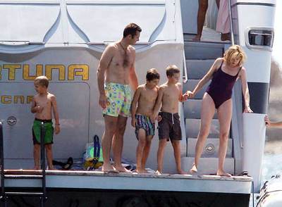 Los duques de Palma, con los pequeños de la familia real, ayer en el yate  Fortuna. 
