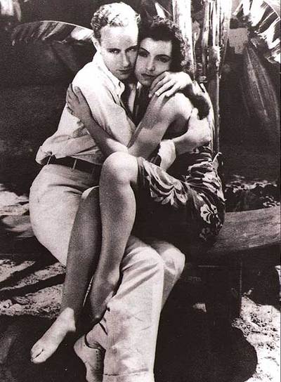 El actor con Conchita Montenegro, en   Prohibido .