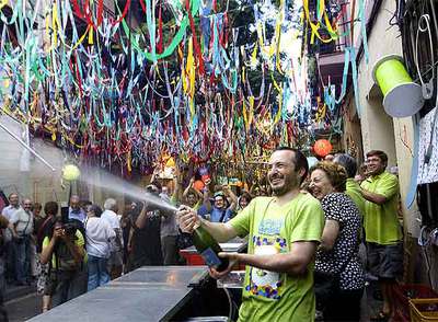 La fiesta de Gràcia se extiende hasta las siete de la mañana