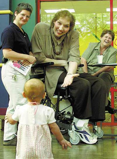 Sandy Allen, ya en silla de ruedas, en 2004.