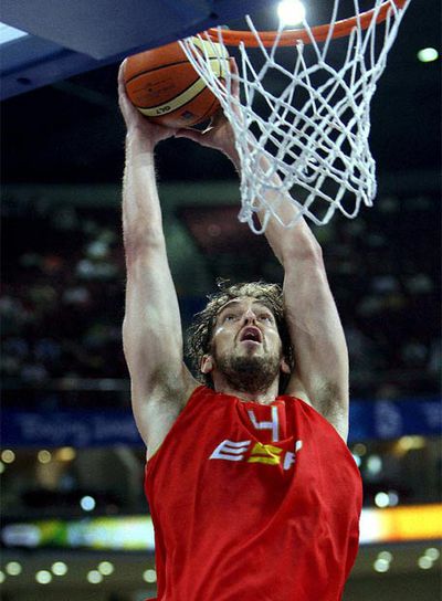 Gasol ejecuta un mate.