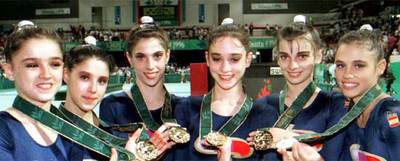 Tania Lamarca, segunda por la izquierda, con sus compañeras del conjunto de Atlanta 1996.