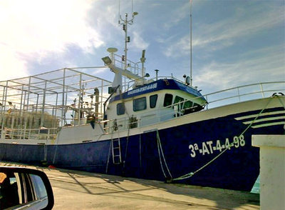 Foto tomada mediante un teléfono móvil del pesquero  Clot de L'Illot,  facilitada por el armador.