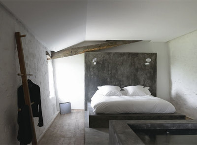 Hegia, del  chef  Arnaud Daguin, en Hasparren (Francia), tiene cinco dormitorios, y su cocina, una estrella en la  Guía Michelin. 