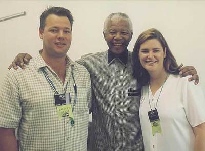 Si llevara zapatos, me habría ofrecido a limpiárselos