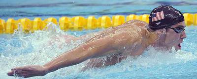 Michael Phelps, arriba en la final de 400 estilos.