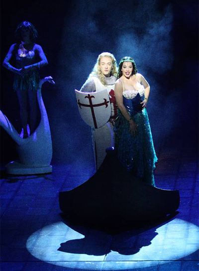Sir Lancelot y la Dama del Lago en  Spamalot. 