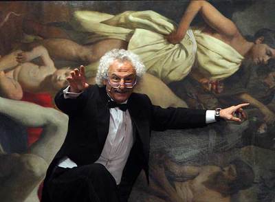 Rafael Álvarez,  El Brujo,  celebra en el Teatro Infanta Isabel sus 30 años en escena. En la foto, con el cuadro  Apolo y Dafne,  de Manuel Díez.