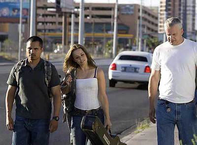 Rachel McAdams y Tim Robbins, en un momento de  The lucky ones. 