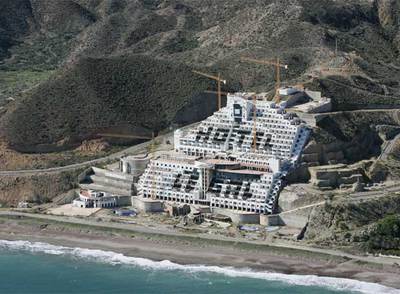 Vista aérea del hotel de El Algarrobico, donde Greenpeace escribió 