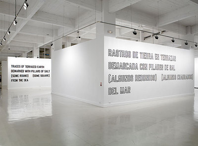  Siempre y un día,  de Lawrence Weiner.