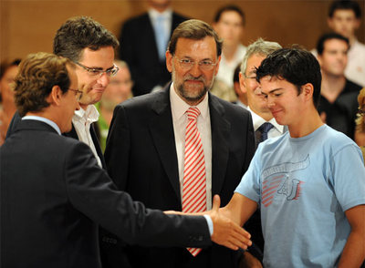 "EL GOBIERNO DISTRAE POR LA CRISIS"