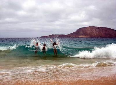 Baile con las olas en La Graciosa