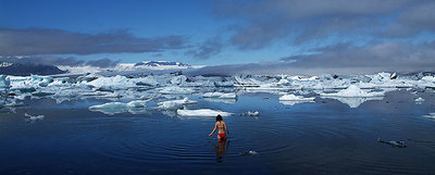 Bañarse entre los hielos de Islandia