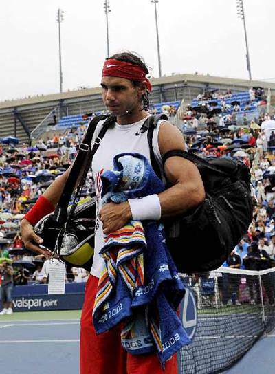Nadal, ayer, abandona la pista.