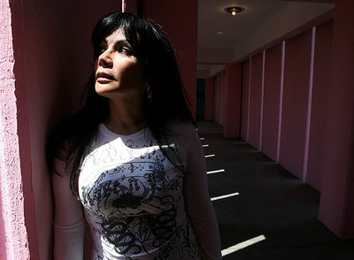 Sandra Ávila, en una imagen de  La Reina del Pacífico: es la hora de contar , la biografía escrita por Julio Scherer.