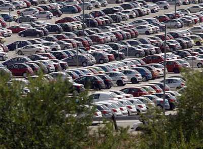 Aspecto del 'stock' de vehículos de PSA-Citroën en Villaverde (Madrid).