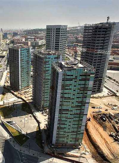 Edificios en construcción en plaza Europa de L'Hospitalet.