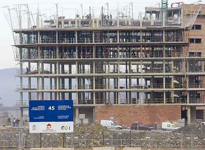 Construcción de pisos protegidos en el barrio de Zabalgana, en Vitoria.