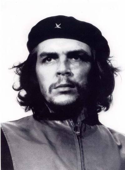 Ernesto  Che  Guevara, fotografiado por Alberto Korda en La Habana el 5 de marzo de 1960. A partir de esta imagen se realizó el célebre póster.