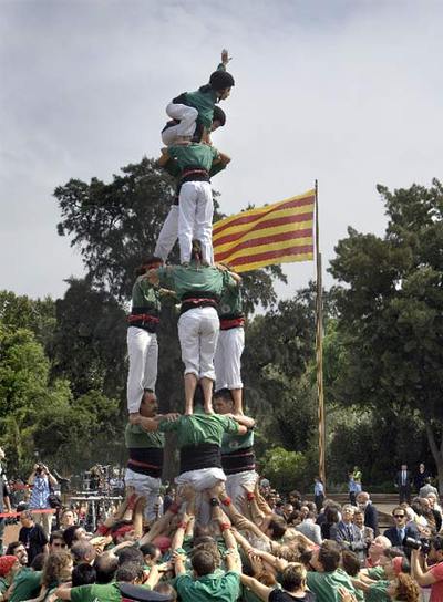 Los Castellers de Sant Cugat culminan el   tres de sis aixecat per sota      en la Ciutadella.