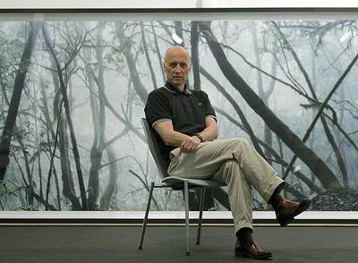 Axel Hütte (Essen, Alemania, 1951), ante  La Gomera. Cañada de Jorge,  en la Fundación Telefónica.