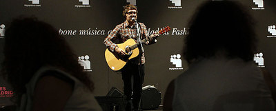 Guitarras en el espacio