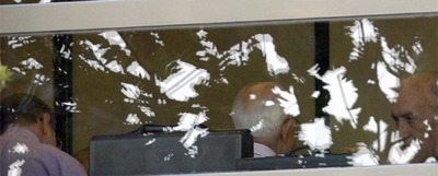 Juan Pérez Mercader, José Luis Tejo y Pablo Palomar, miembros de la comisión de investigación, durante la reunión de ayer.