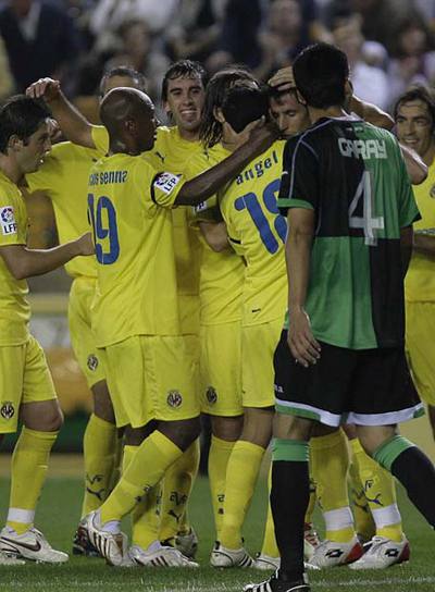 El Villarreal celebra uno de sus goles.