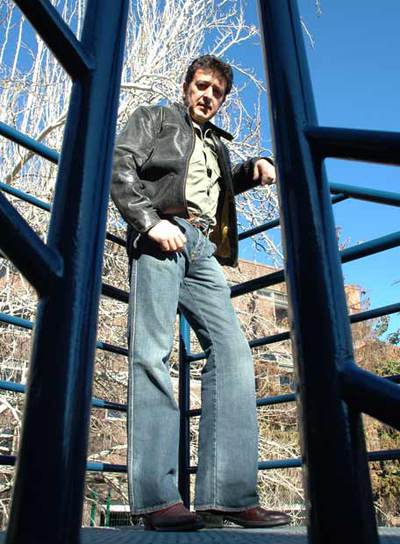 Manolo García presenta su trabajo  Singles, directos y sirocos .