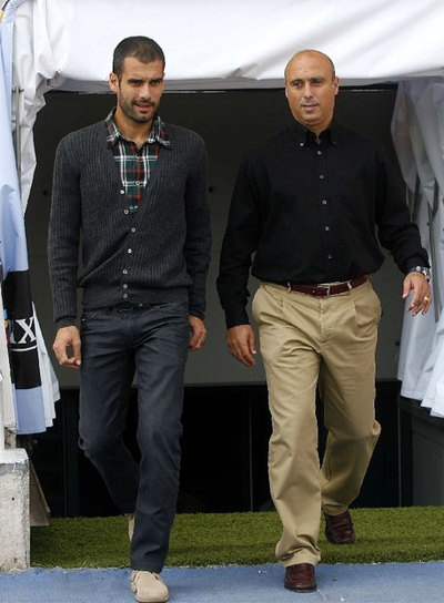 Guardiola y Márquez, ayer durante su encuentro en Montjuïc.