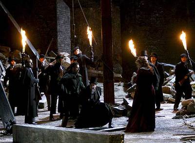 Escena de  Un ballo in maschera,  que ayer se representó en el Teatro Real.