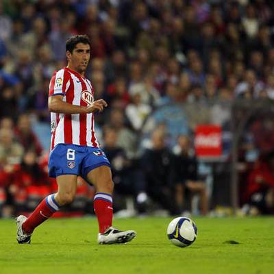Raúl García, durante un encuentro con el Atlético.