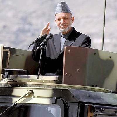 Hamid Karzai celebra el aniversario de la retirada de la URSS.