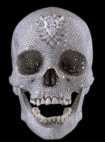 La obra de Damien Hirst  Por el amor de Dios  es una calavera de platino, a tamaño real, con 8.601 diamantes incrustados.